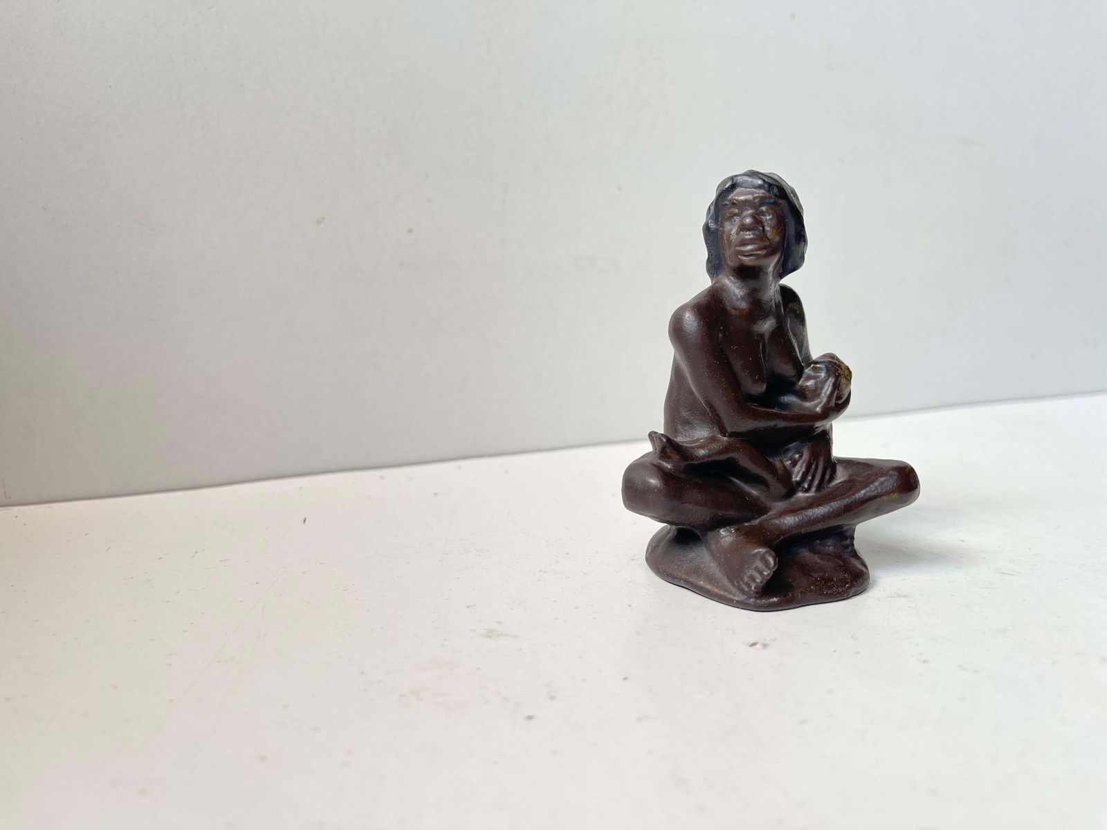 photo furniture Darbyshire Pottery Family Of Aboriginal Indigenous Figurines, 1950s, Set Of 3