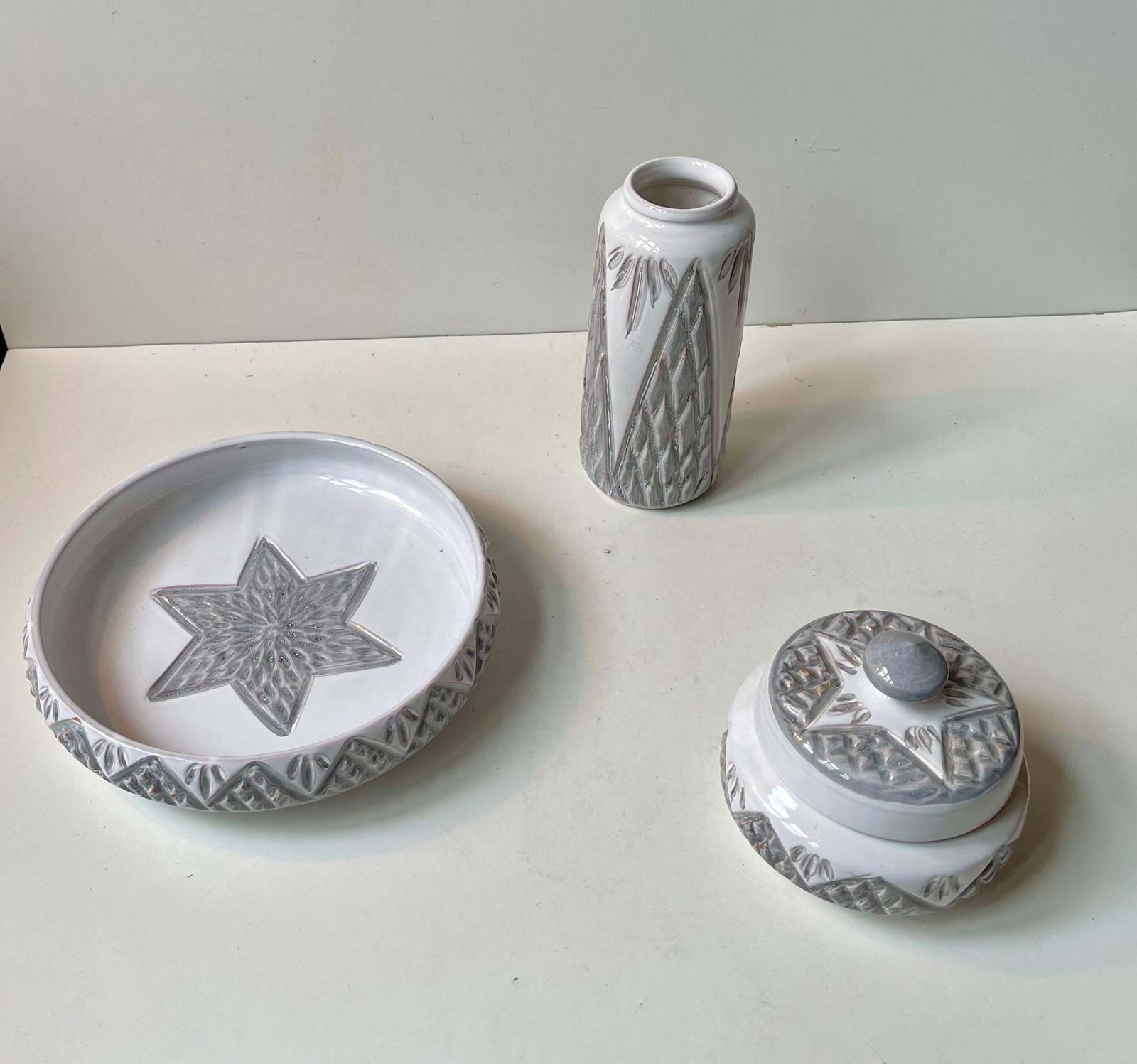 Danish Modern Ceramic Bowl, Trinket And Vase In White & Grey Glaze, 1970s photo vinterior