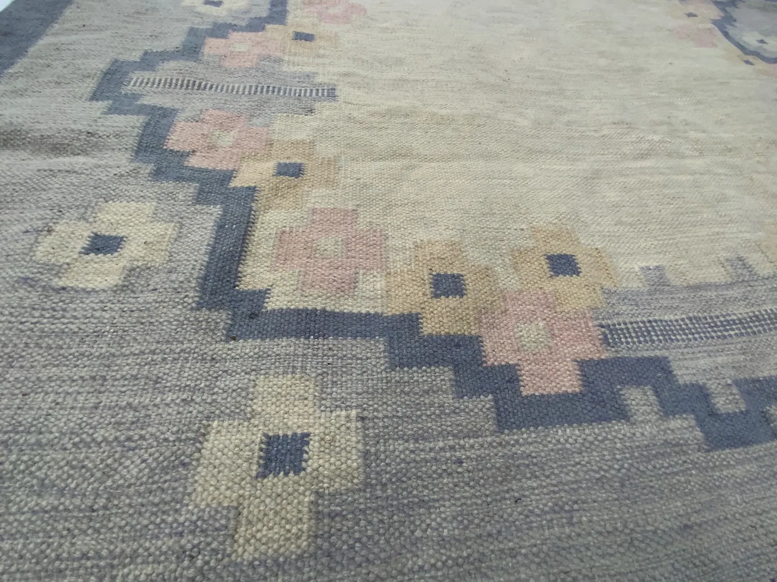 Mid Century Swedish Kilim Röllakan Rug In Pale Grey, Signed By “E” 1960s photo 1150.0