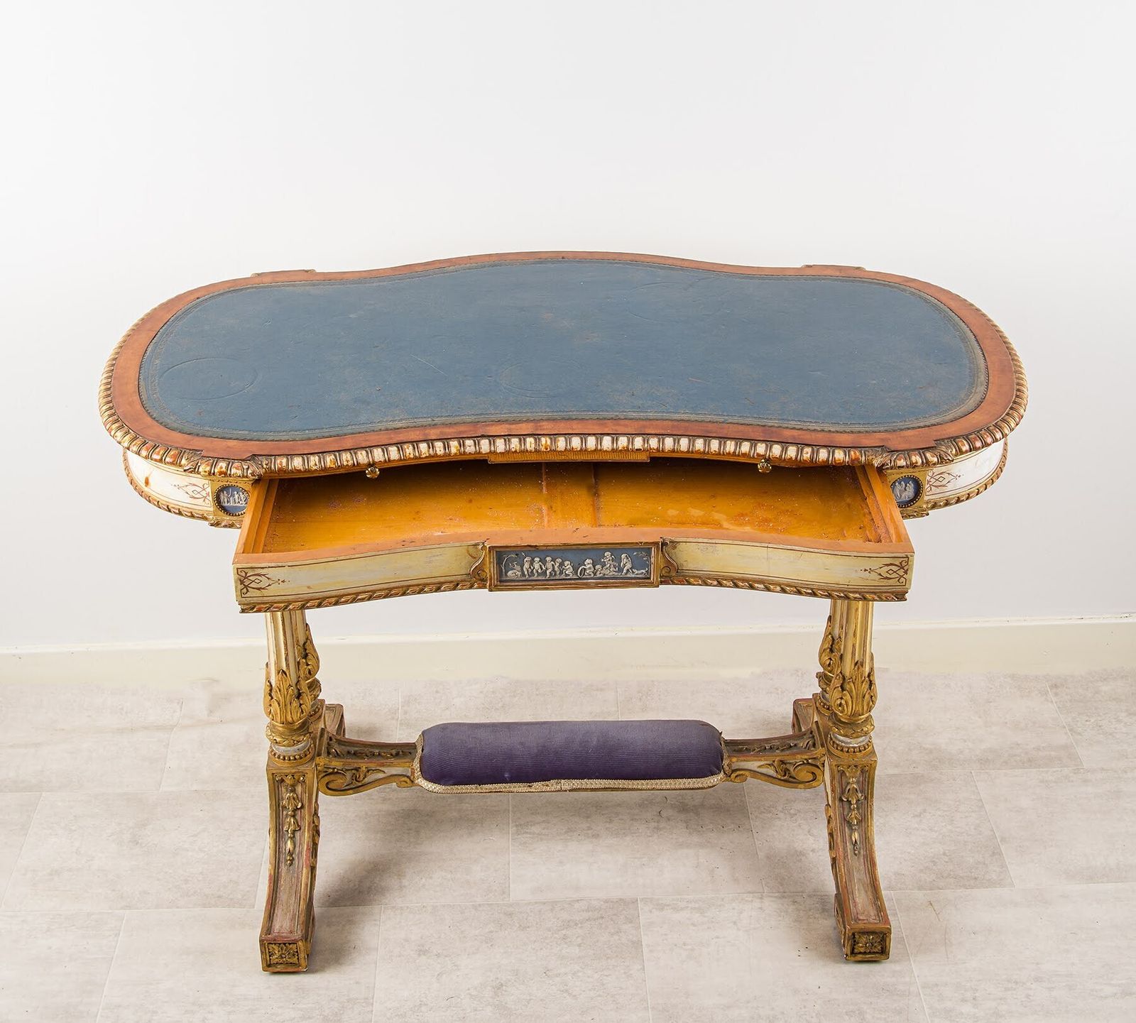 photo furniture 19th Century French Kidney Shaped Giltwood Writing Table With Painted Decoration