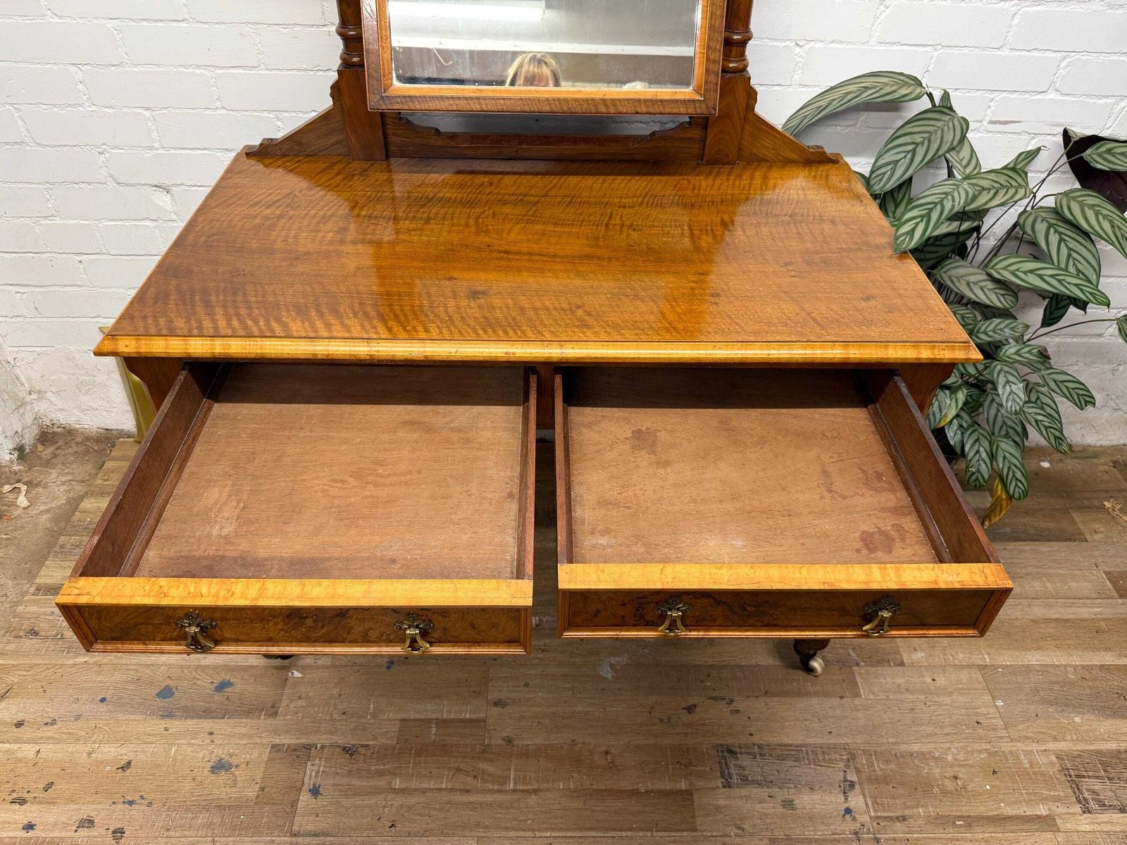 545.0 Antique Walnut Dressing Table With Swing Mirror Victorian photo