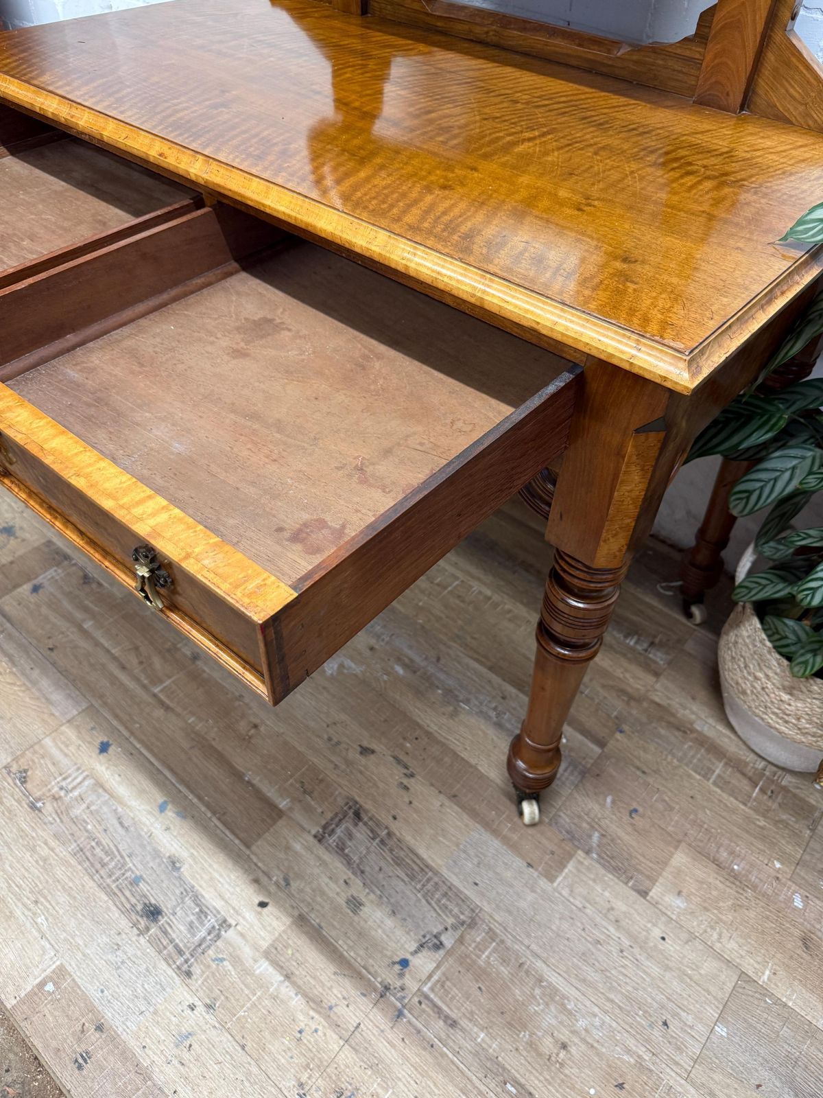 photo vinterior Antique Walnut Dressing Table With Swing Mirror Victorian
