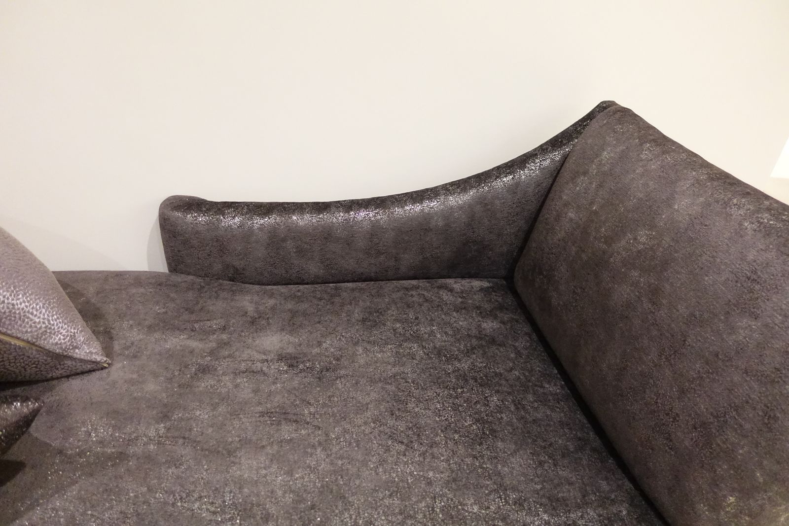 Elegant Upholstered Chaise Lounge / Daybed – Contemporary Classic, Excellent Condition photo vintage