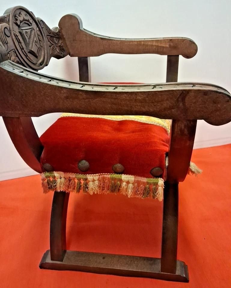 Share Italian Renaissance Style Dante Luther Chair With Intricate Carving photo vinterior