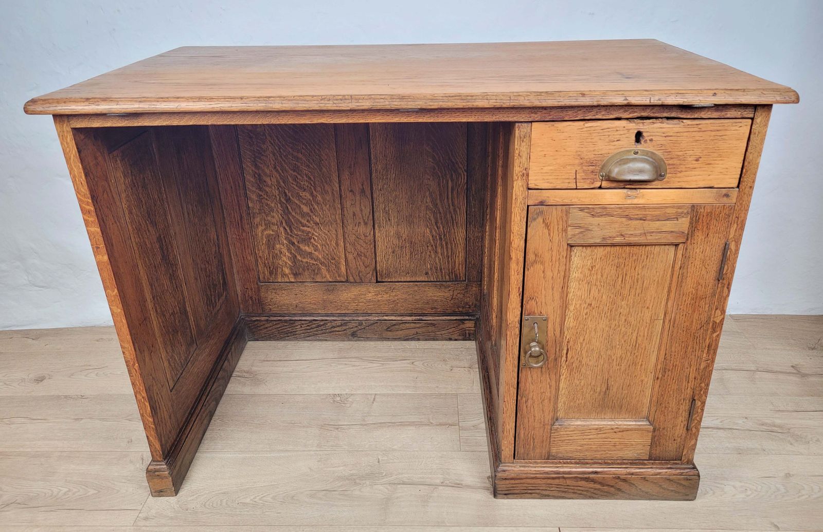 photo vintage Vintage Single Pedestal Desk 1930s Oak Country Farmhouse