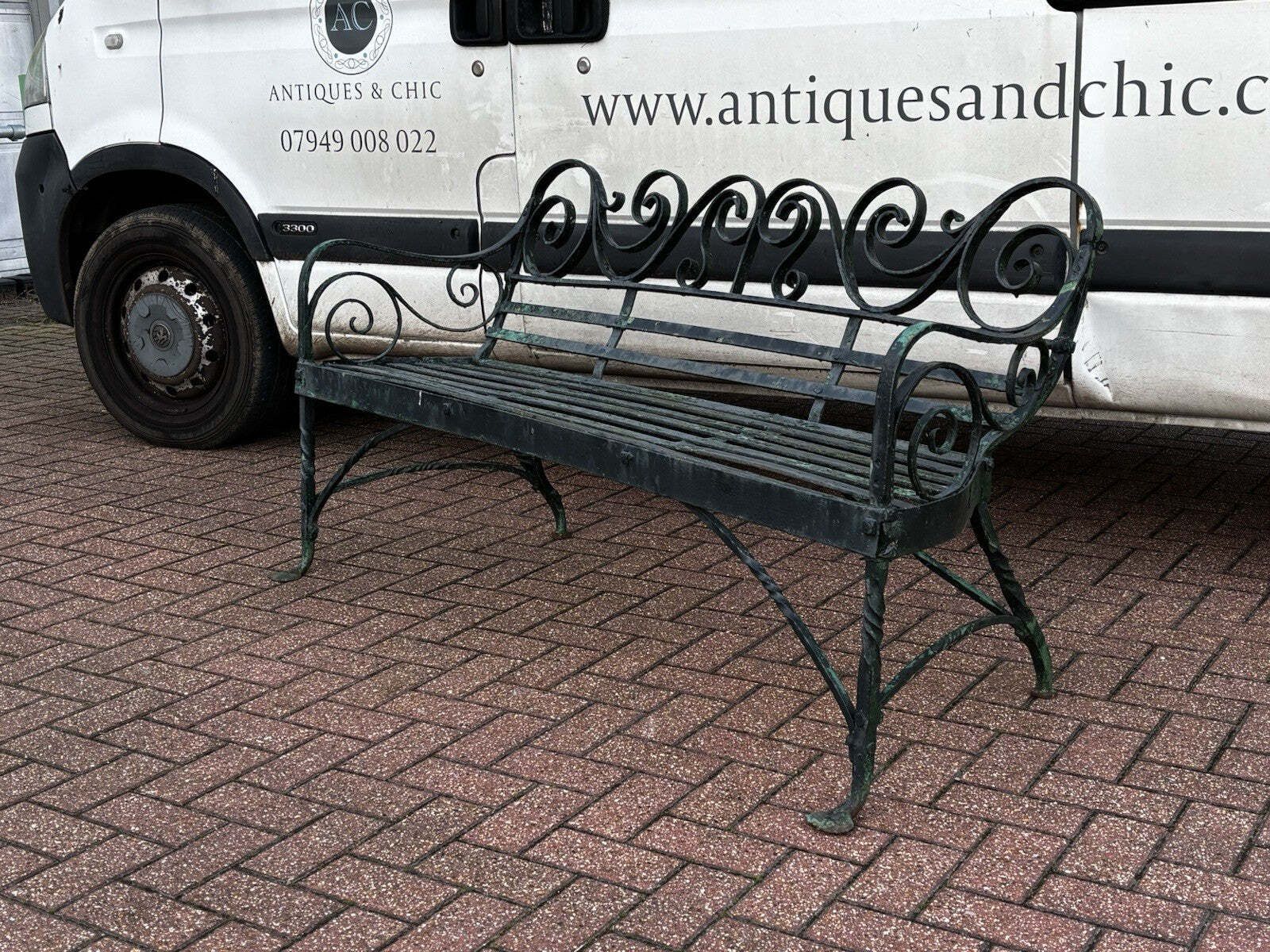 photo vinterior Regency Cast Iron Garden Bench. Superb Quality.