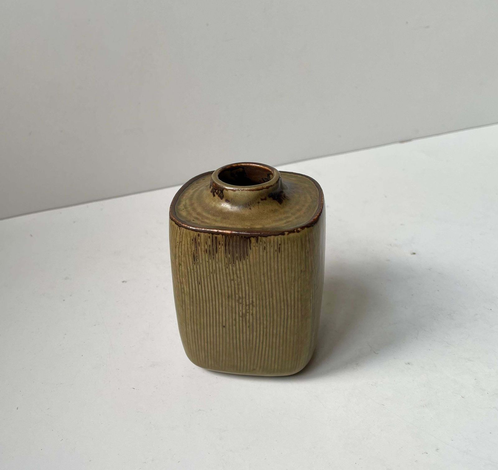 photo furniture Valdemar Petersen Danish Stoneware Vase In Earthy Brown Glazes For B&G, 1960s