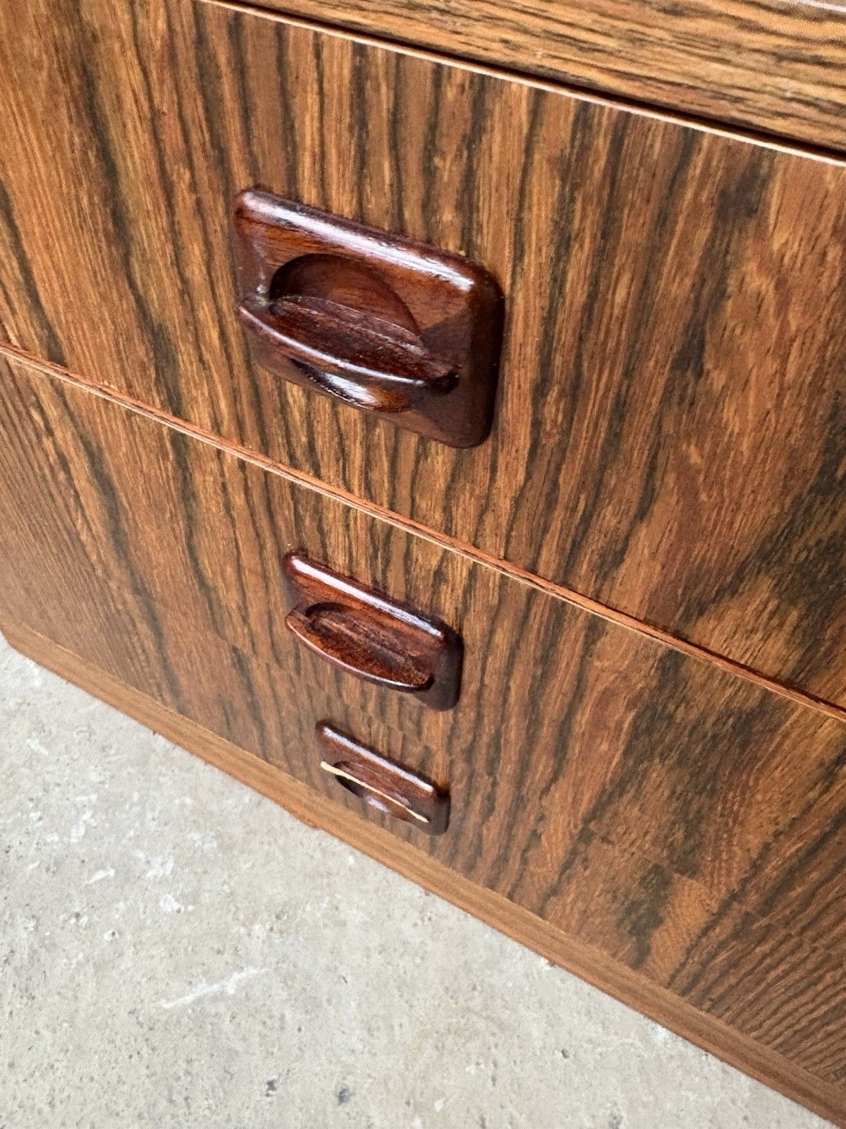 photo furniture Vtg Mid Century Compact Rosewood Drawers Bedside Scandi Danish Retro R988