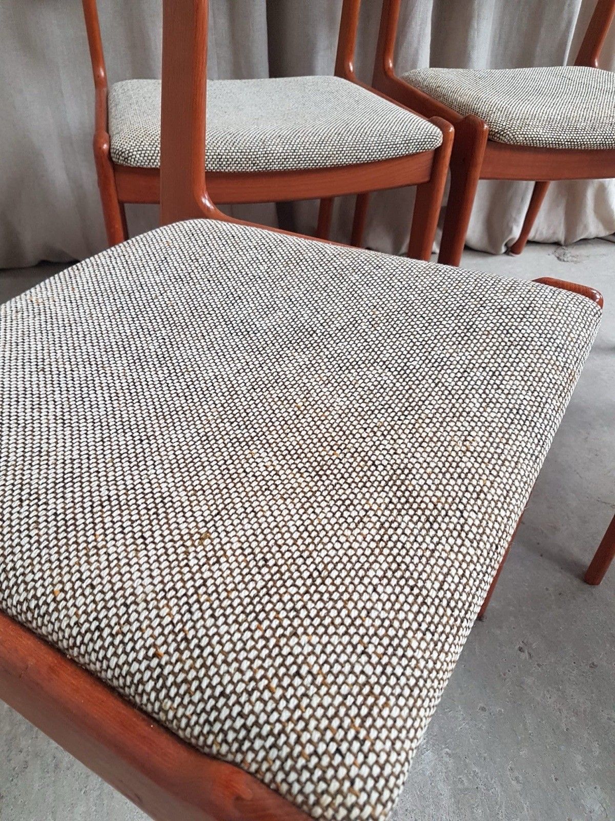 photo furniture Vtg Mid Century Set 4 Johannes Andersen Danish Dining Chairs Retro Scandi R916