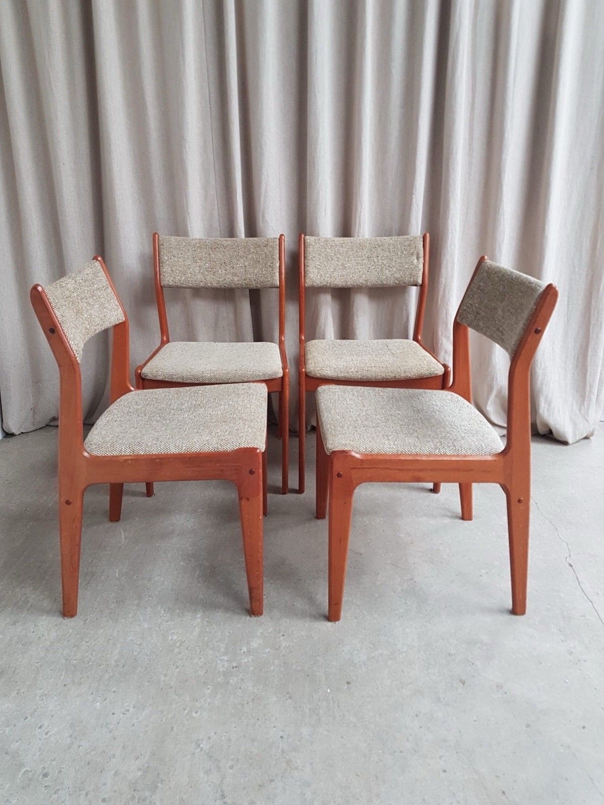 photo vinterior Vtg Mid Century Set 4 Johannes Andersen Danish Dining Chairs Retro Scandi R916
