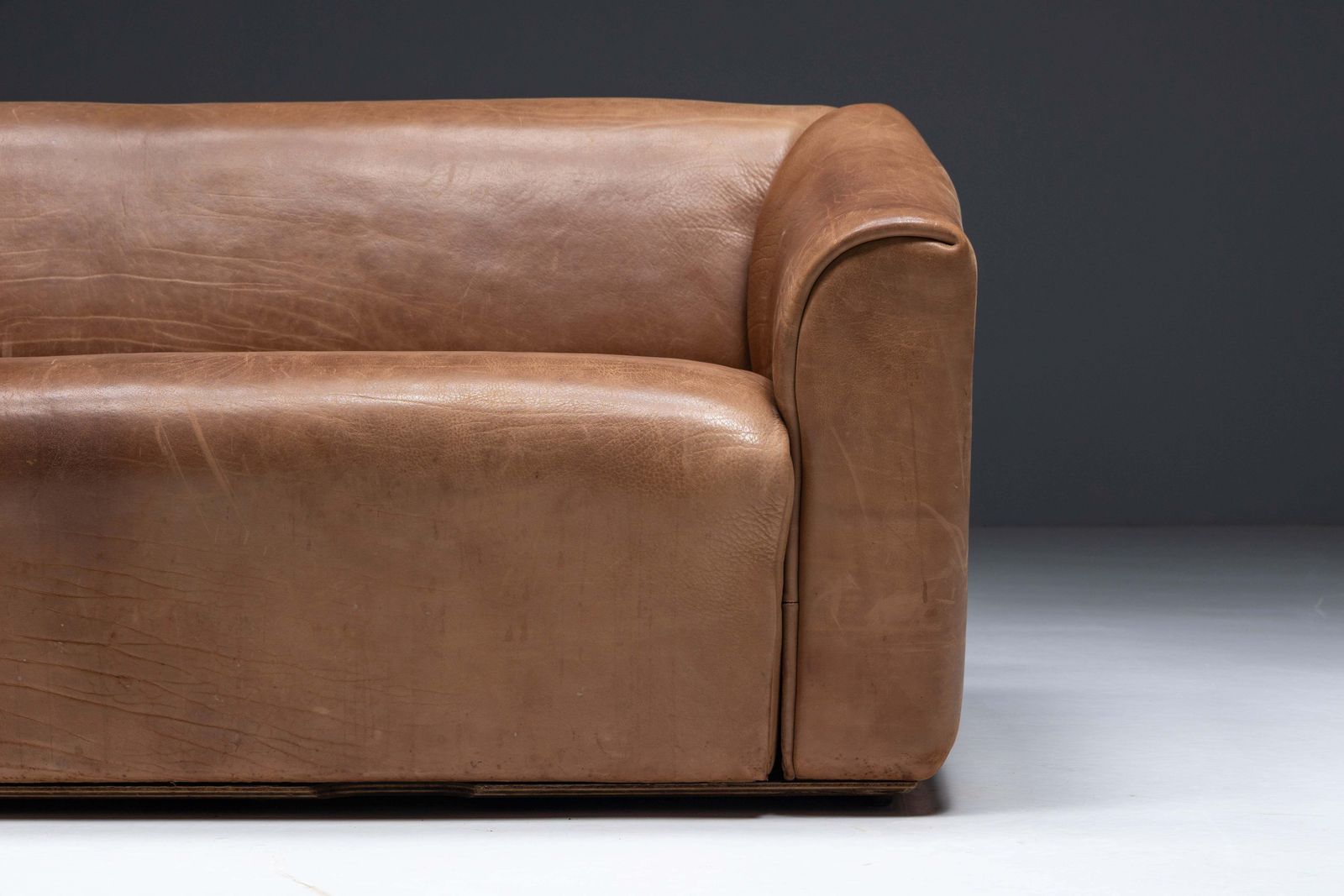 photo vinterior De Sede Ds 47 Bullhide Leather Sofa, Switzerland, 1970s