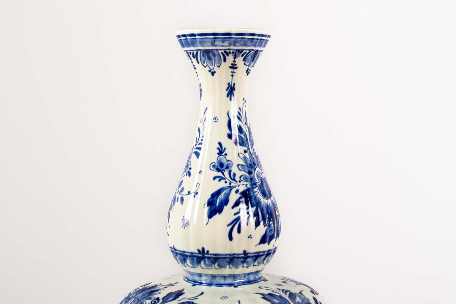 Vintage Delft Blue Double Gourd Vase – Hand Painted Holland Pottery photo vinterior