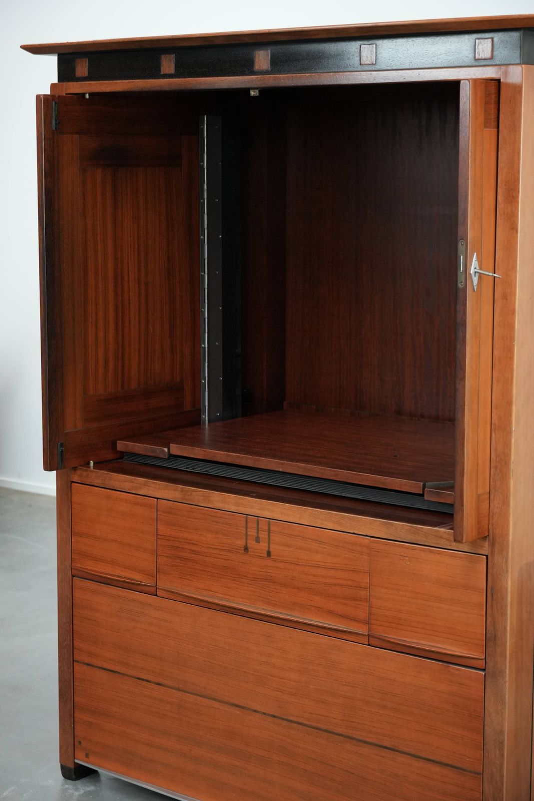 Stijlvol Art Deco Design Kast / Audio  / Tv Meubel Met Fraaie Details photo vinterior