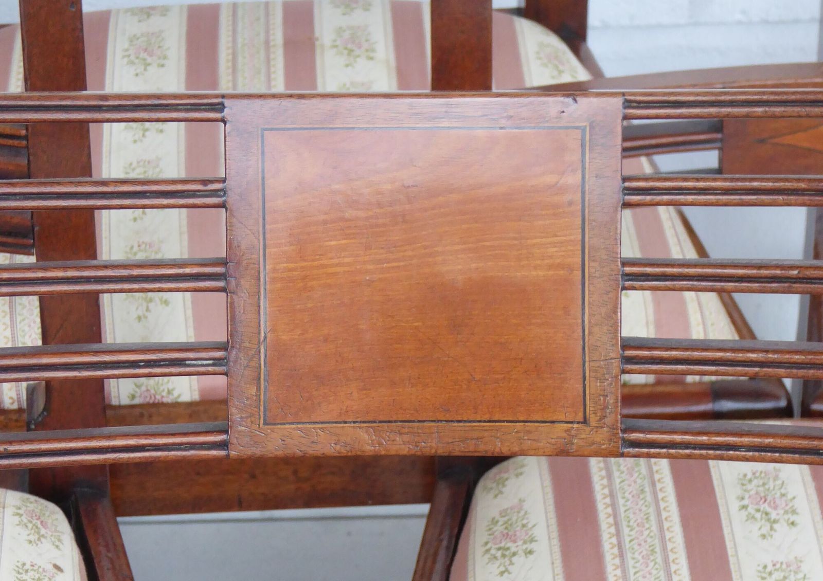 photo furniture Set Of 8 George III Mahogany Dining Chairs