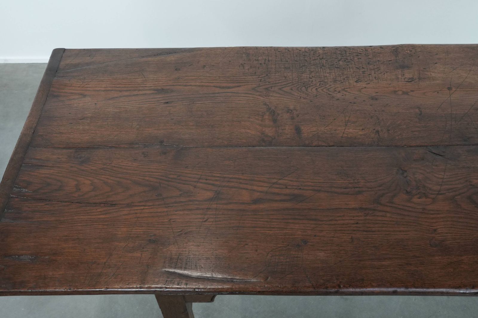 Unique Antique Rural English Oak Dining Table From The Early 18th Century For 4 To 6 People With Beautiful Details And A Beautiful Patina photo buy