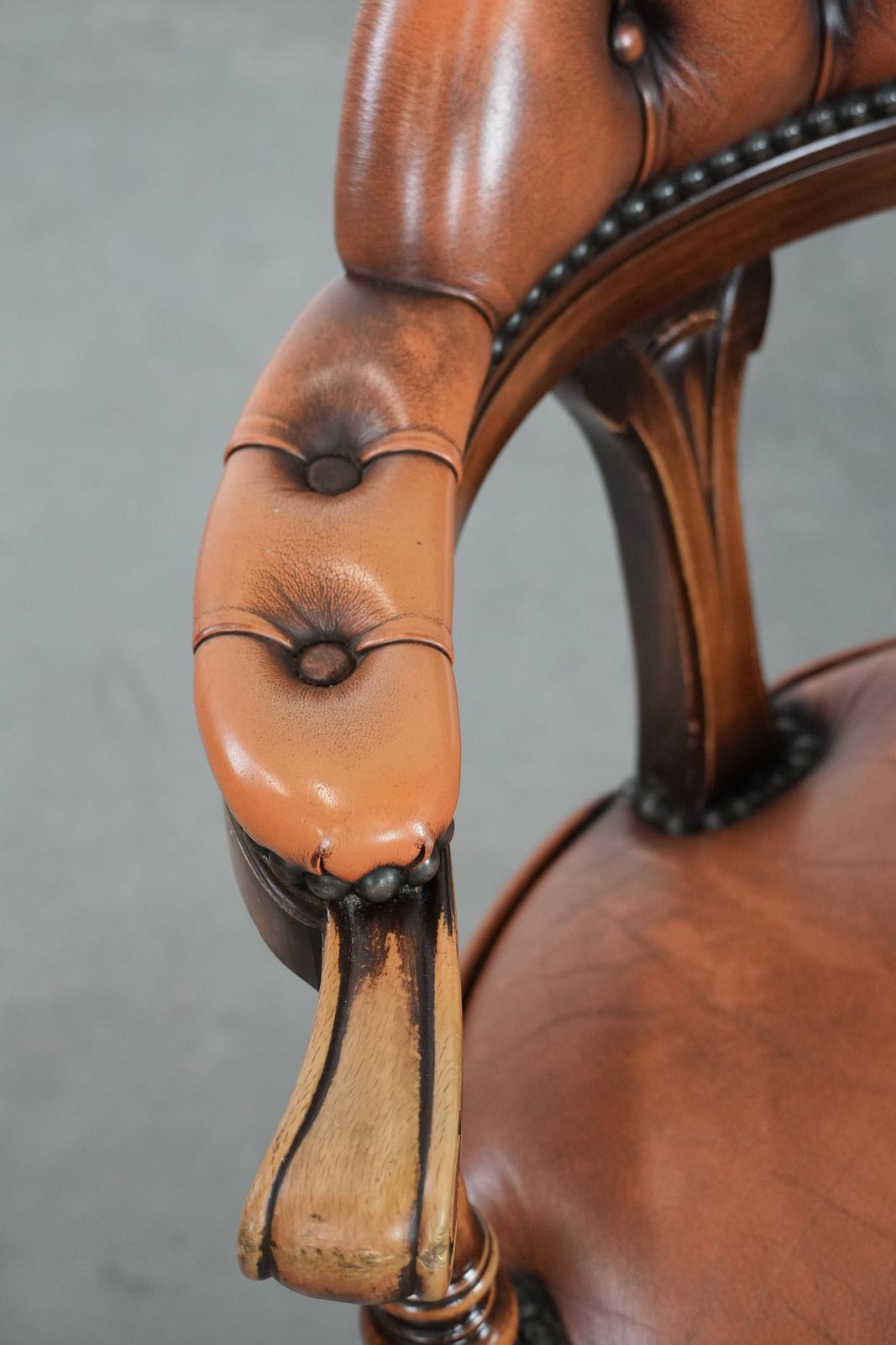 Classic And Timeless Cowhide And Wooden Chesterfield Office Chair Finished With Decorative Nails In English Style photo buy