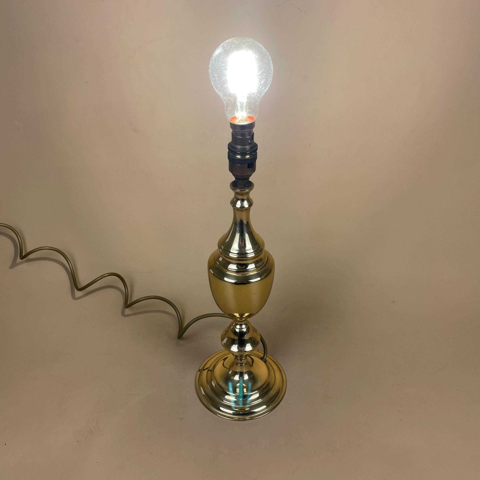 photo furniture Metal Gold Baluster Brass Lamp Light Bedside Side Table Vintage Classic Elegant Antique Round Base