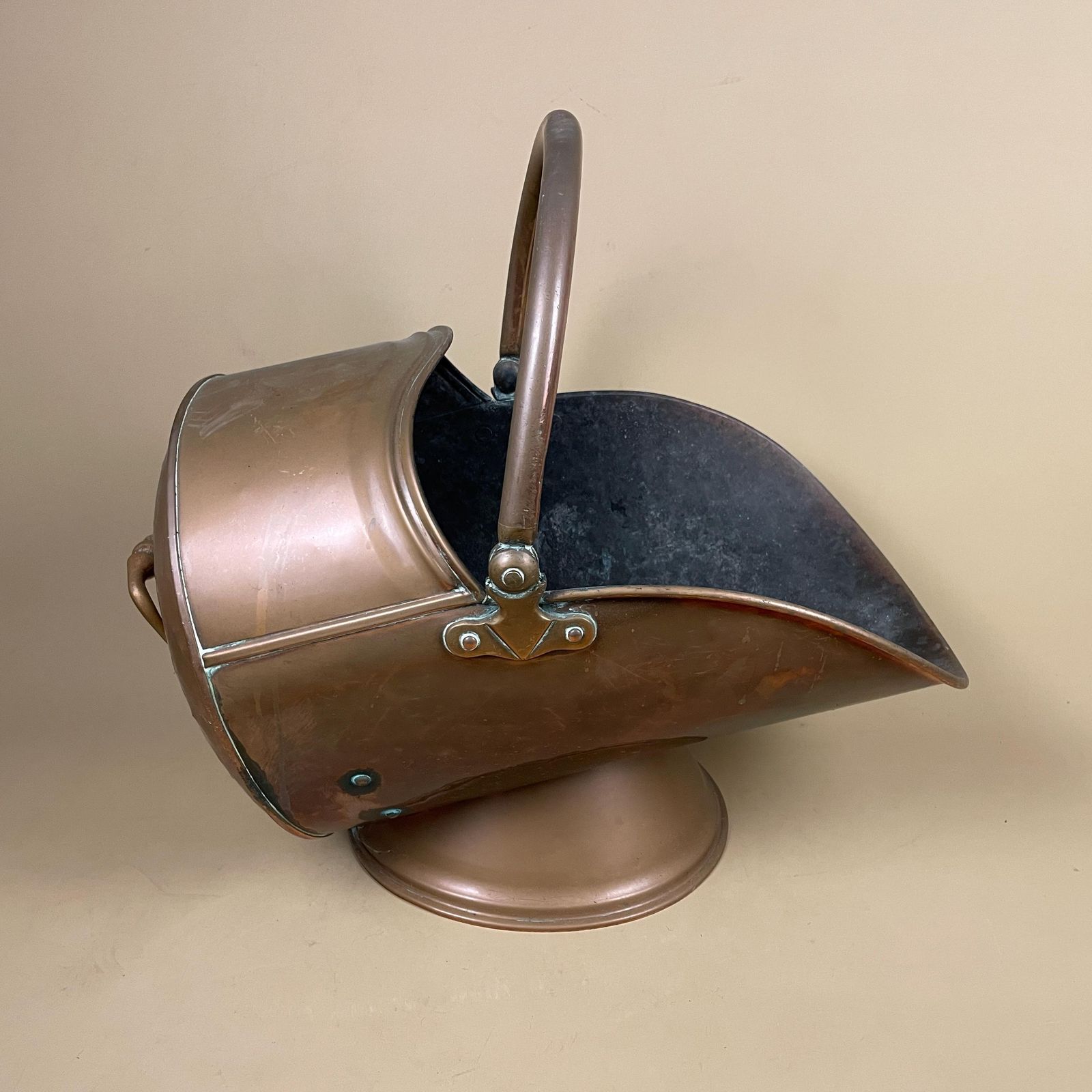 Victorian Metal Copper Coal Bucket Handle Fireside Fire Side Scuttle Helmet Farmhouse Cottage Vintage Fireplace Antique Mid Century English
