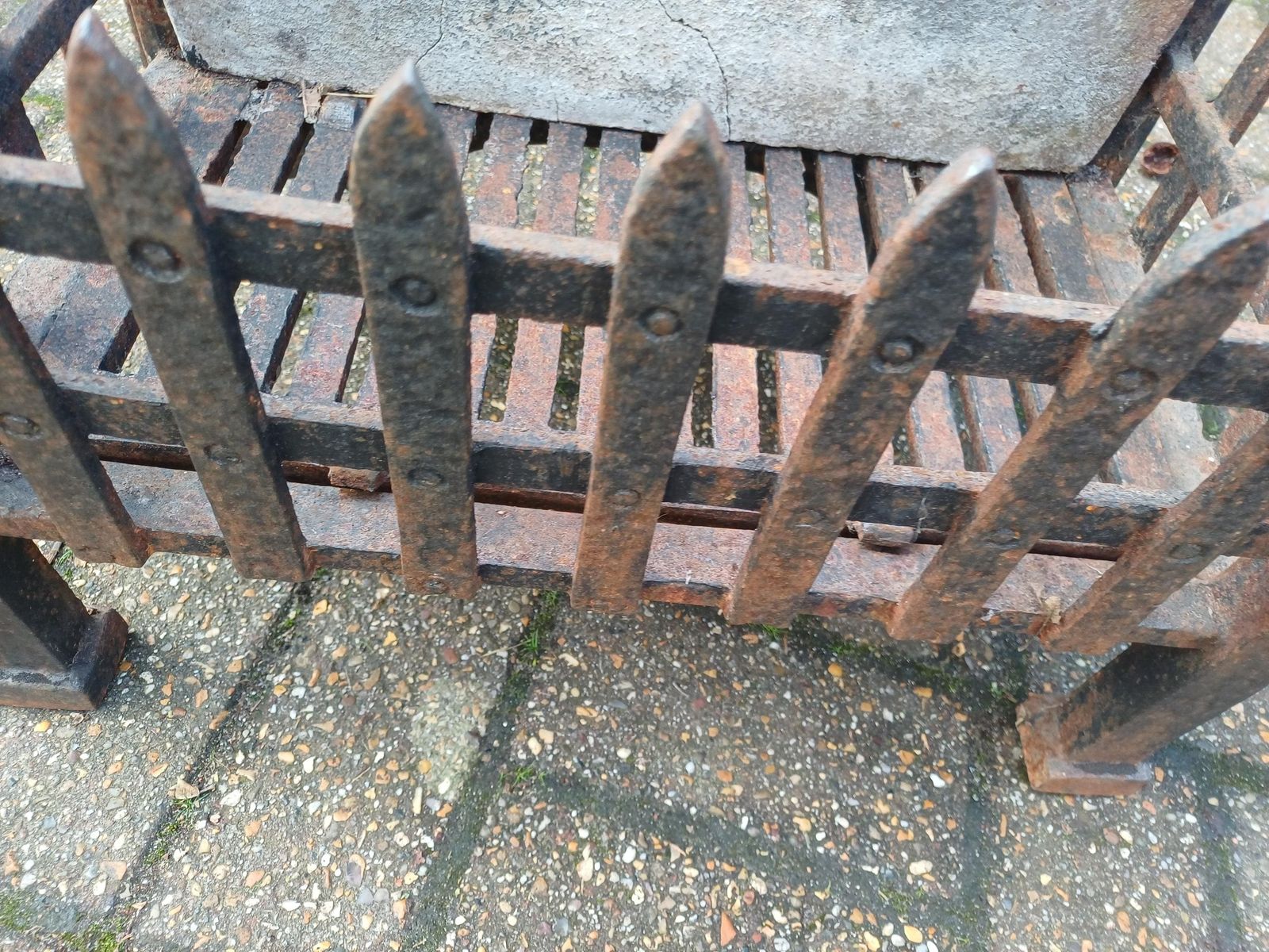 photo vintage Large Heavy 1920s Cast Iron Fireplace Inset Heavy Antique Fire Basket Art Nouveau Style Original Patina Period Hearth