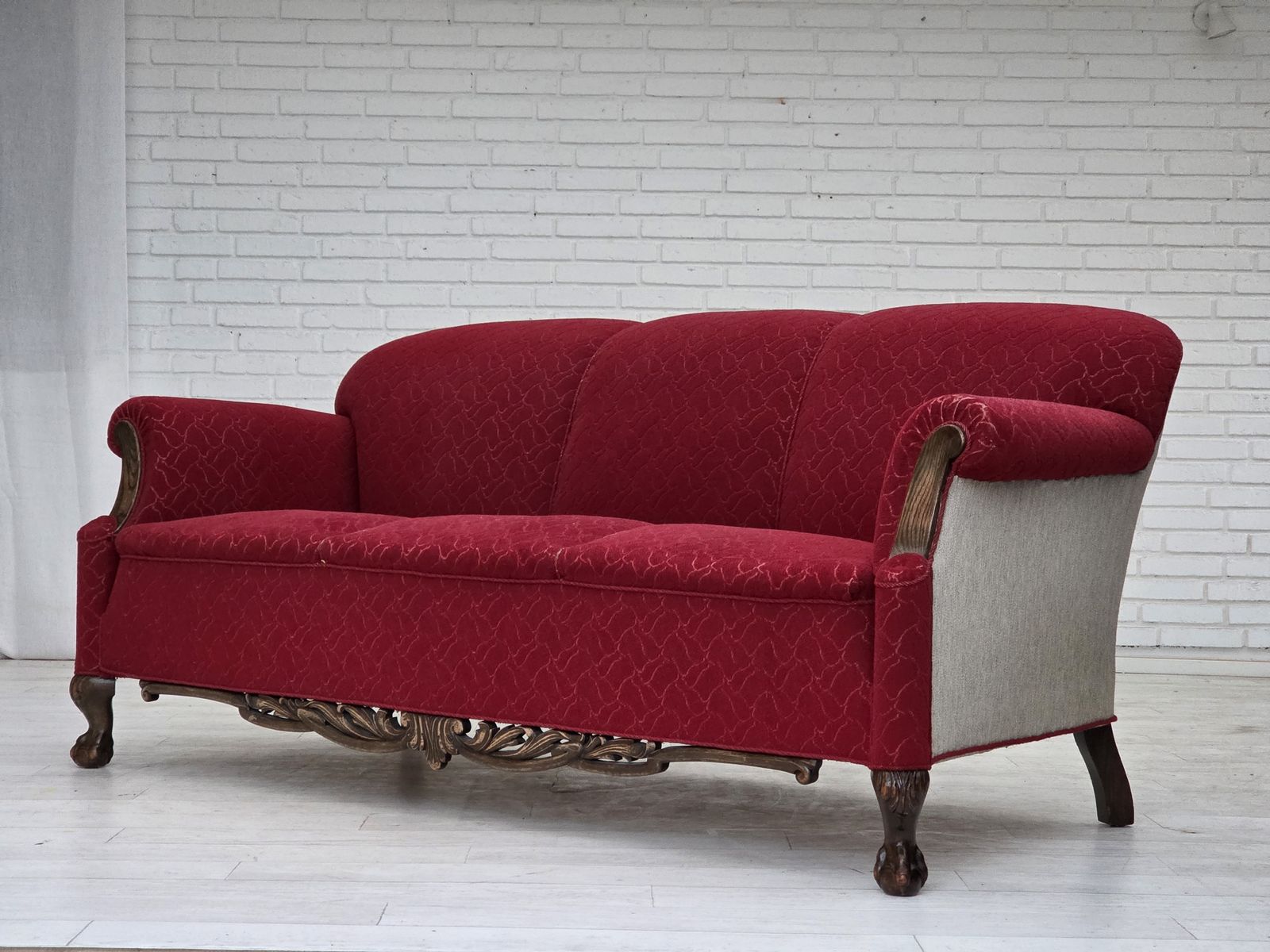 1950s, Danish 3 Seater Sofa, Red And Light Grey Furniture Wool, Carved Oak Wood. photo vinterior