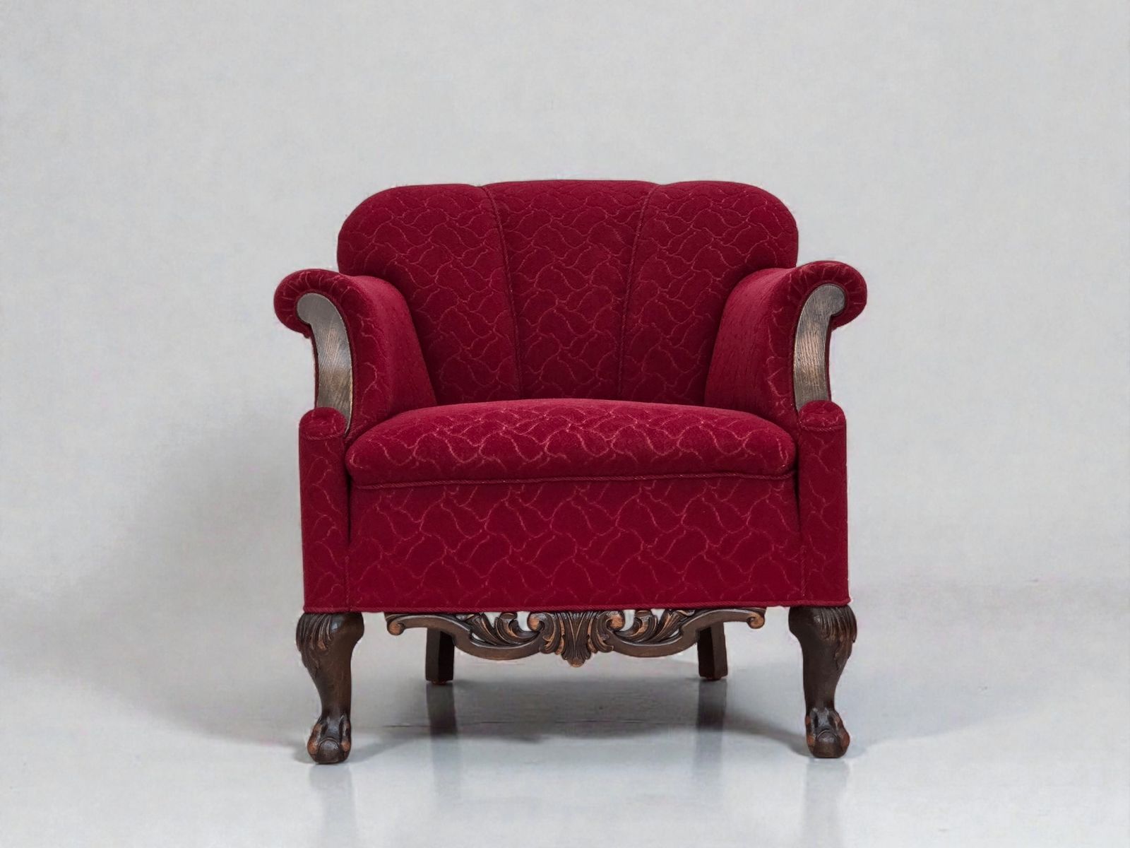 Ca. Jaren 1950, Deense Fauteuil, Rood En Lichtgrijs Meubelwol, Gesneden Eikenhout.