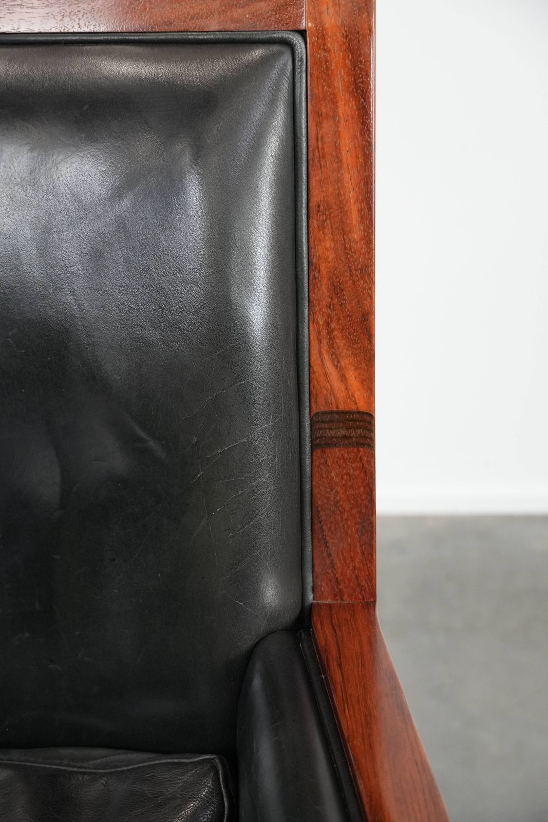 photo furniture Black Cowhide And Wooden Art Deco Design Armchair With Decorative Padding