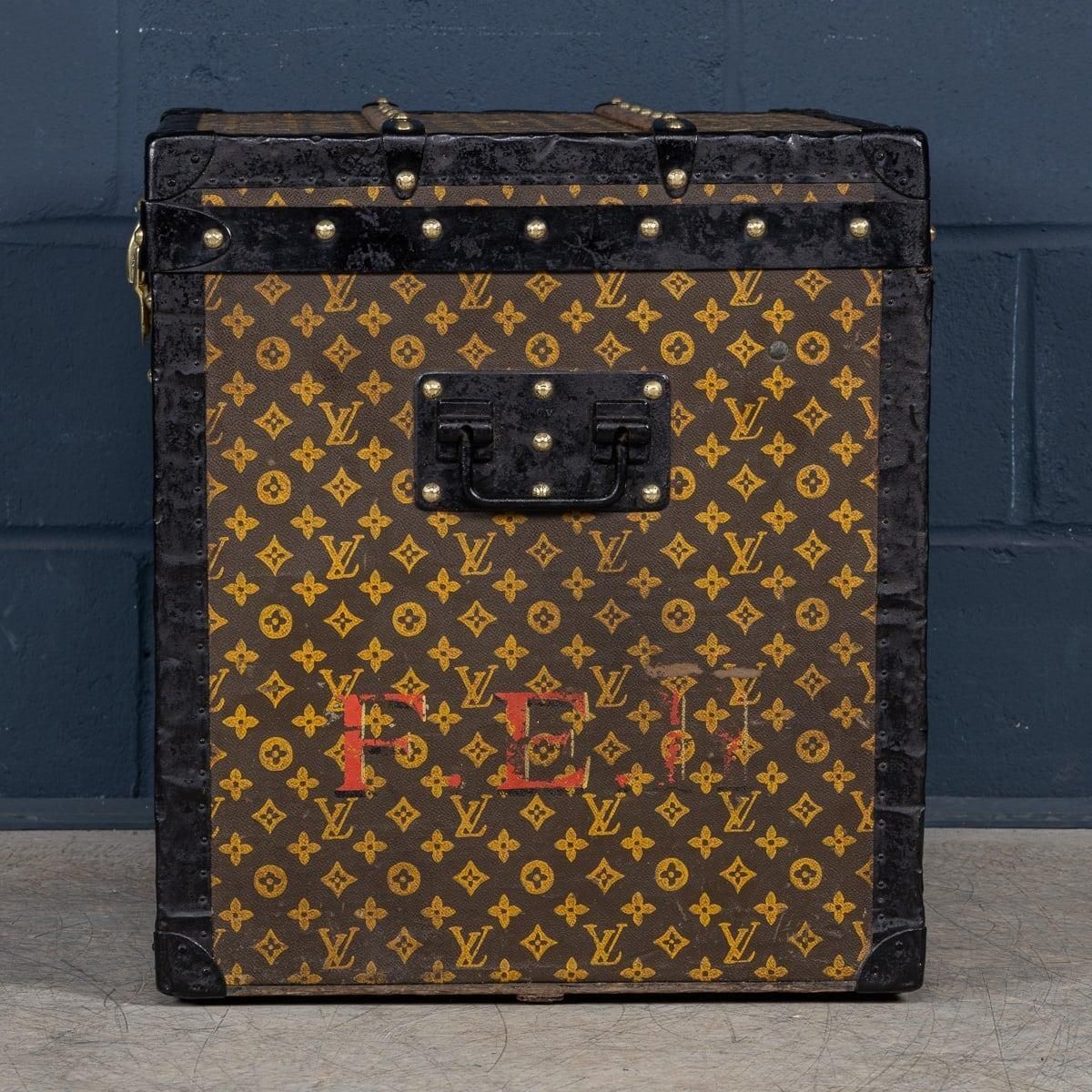 Antique 20th Century Louis Vuitton Trunk In Monogram Canvas, France C.1920 photo Furniture