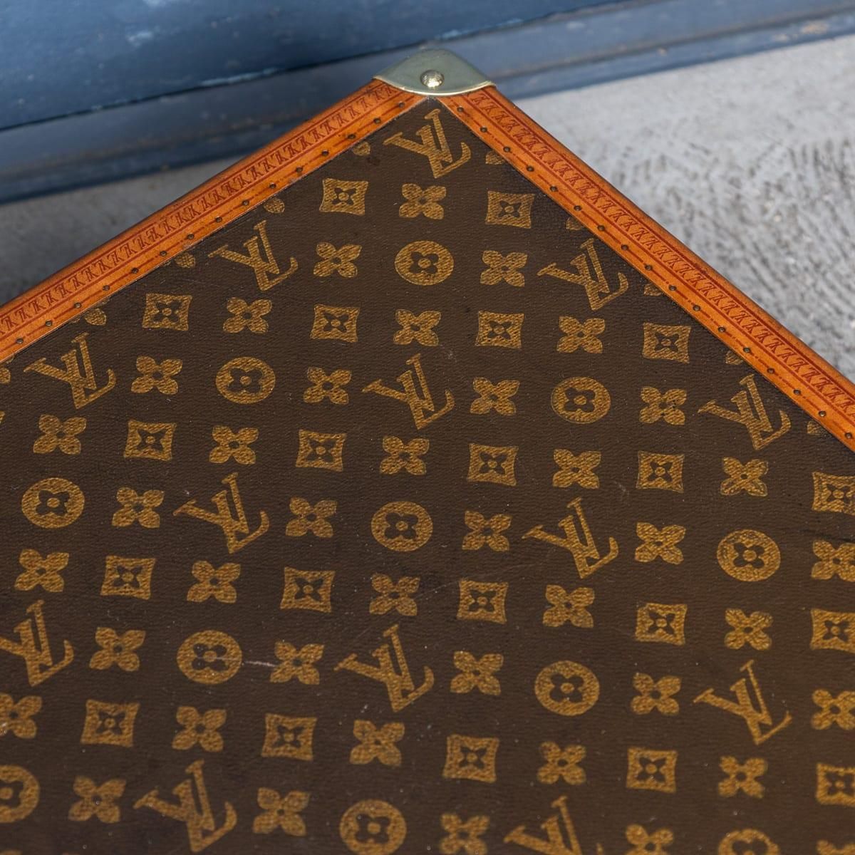 photo vintage 20th Century Louis Vuitton Suitcase In Monogram Canvas, France