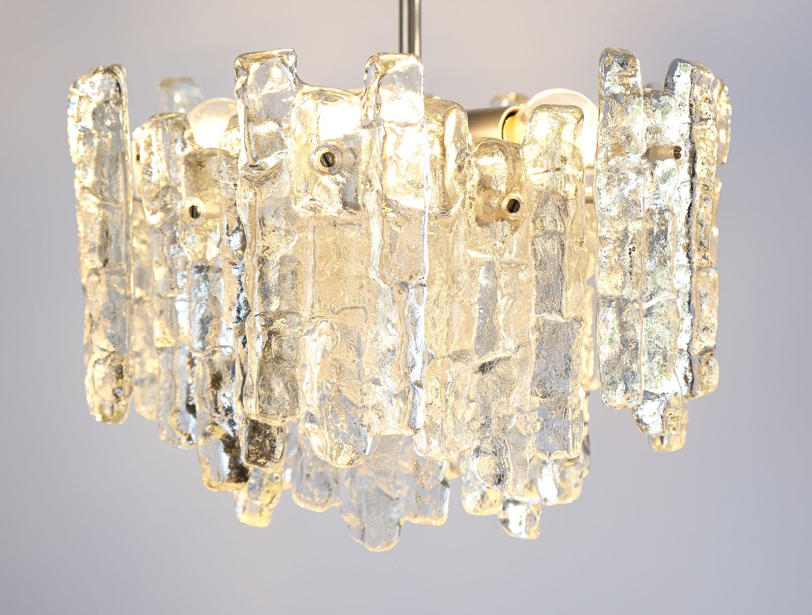 photo vintage Mid Century Ice Glass Chandelier By J.T. Kalmar, Austria C.1970s