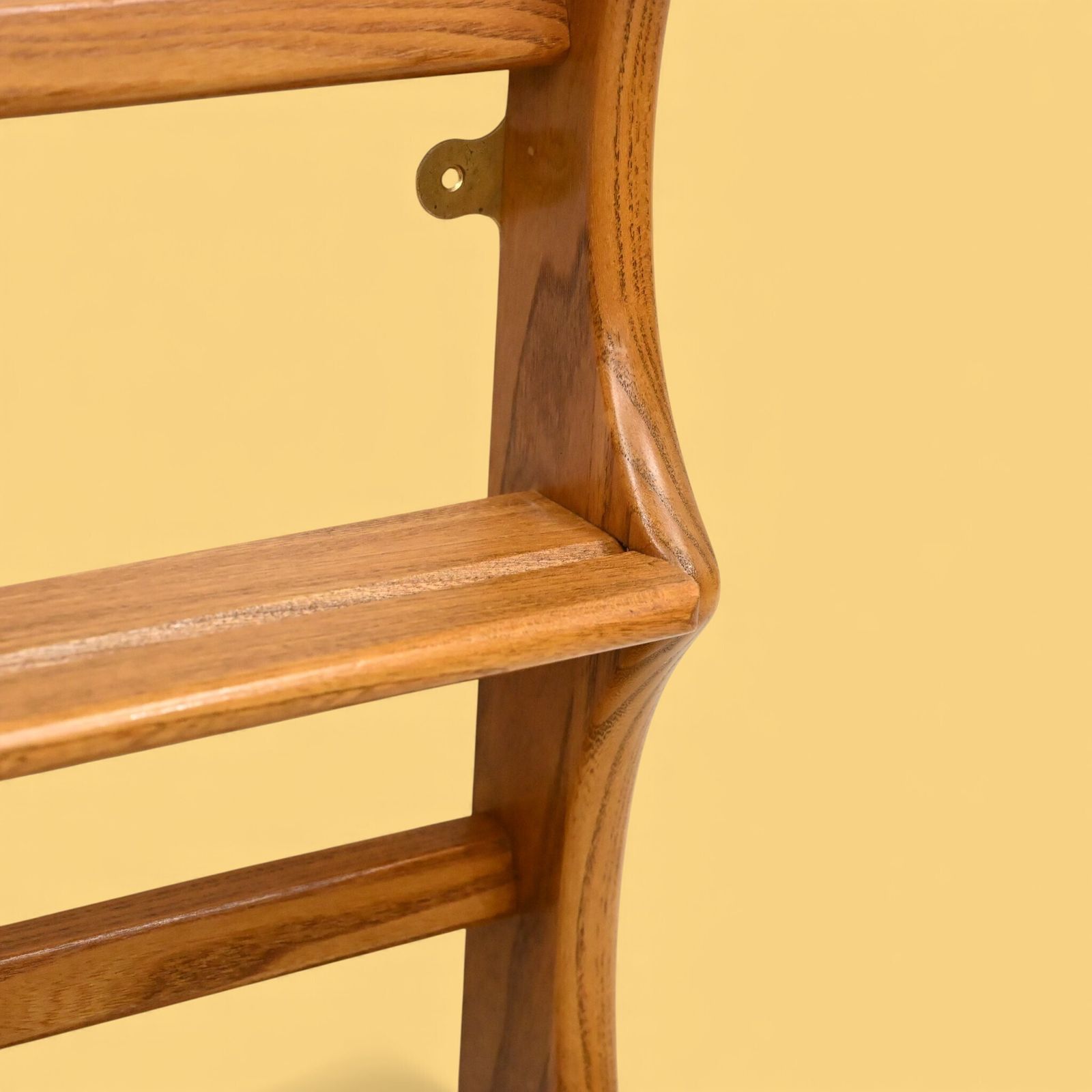 photo furniture Ercol Hanging Plate Rack Model 268 Light Finish With Fixings Free* Uk Delivery