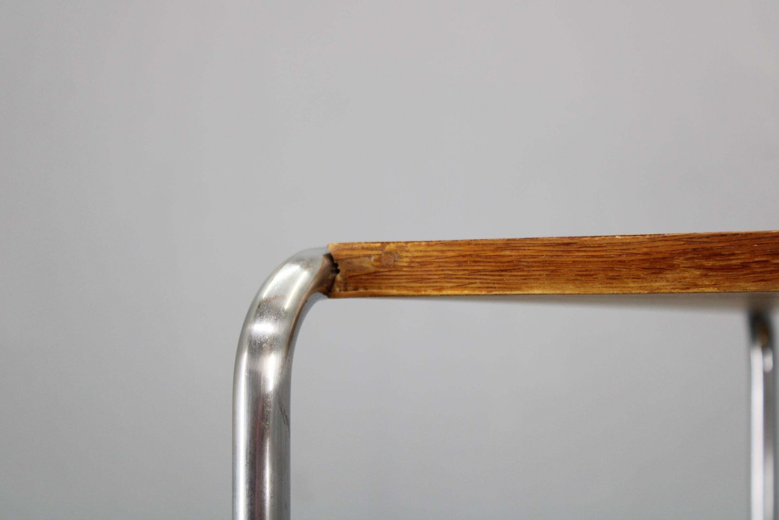 photo furniture Bauhaus bijzettafel, toegeschreven aan Marcel Breuer, Tsjecho-Slowakije, jaren 1930
