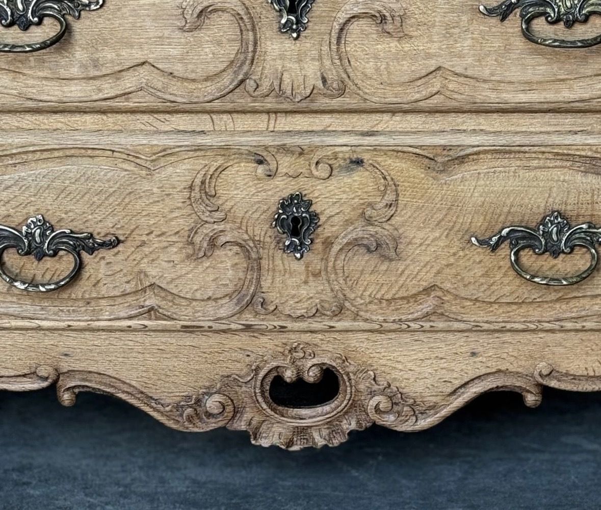 photo vinterior Pretty French Commode Chest Of Drawers