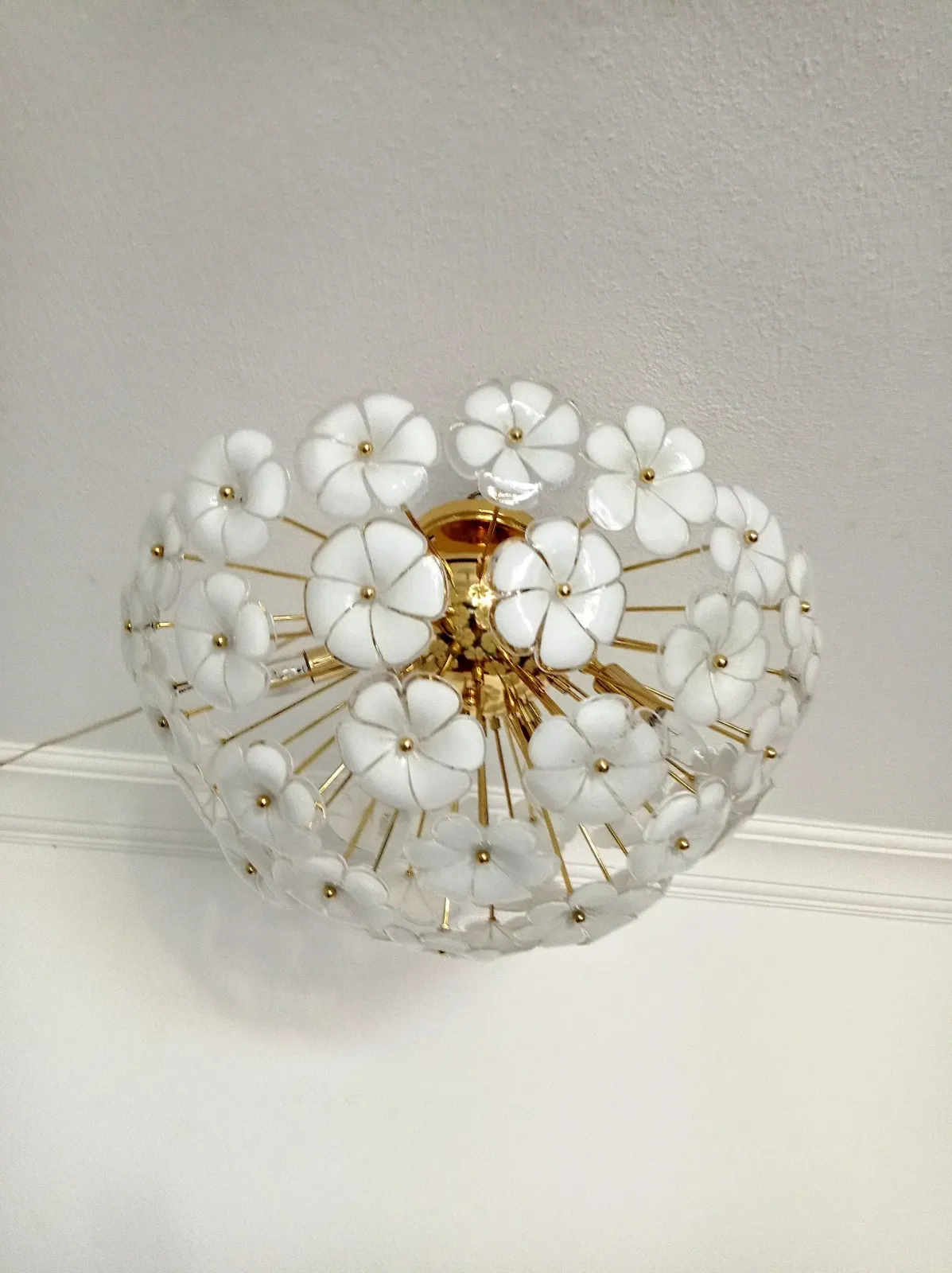 1980s Murano White Sputnik Calla Lily Light Chandelier photo vinterior