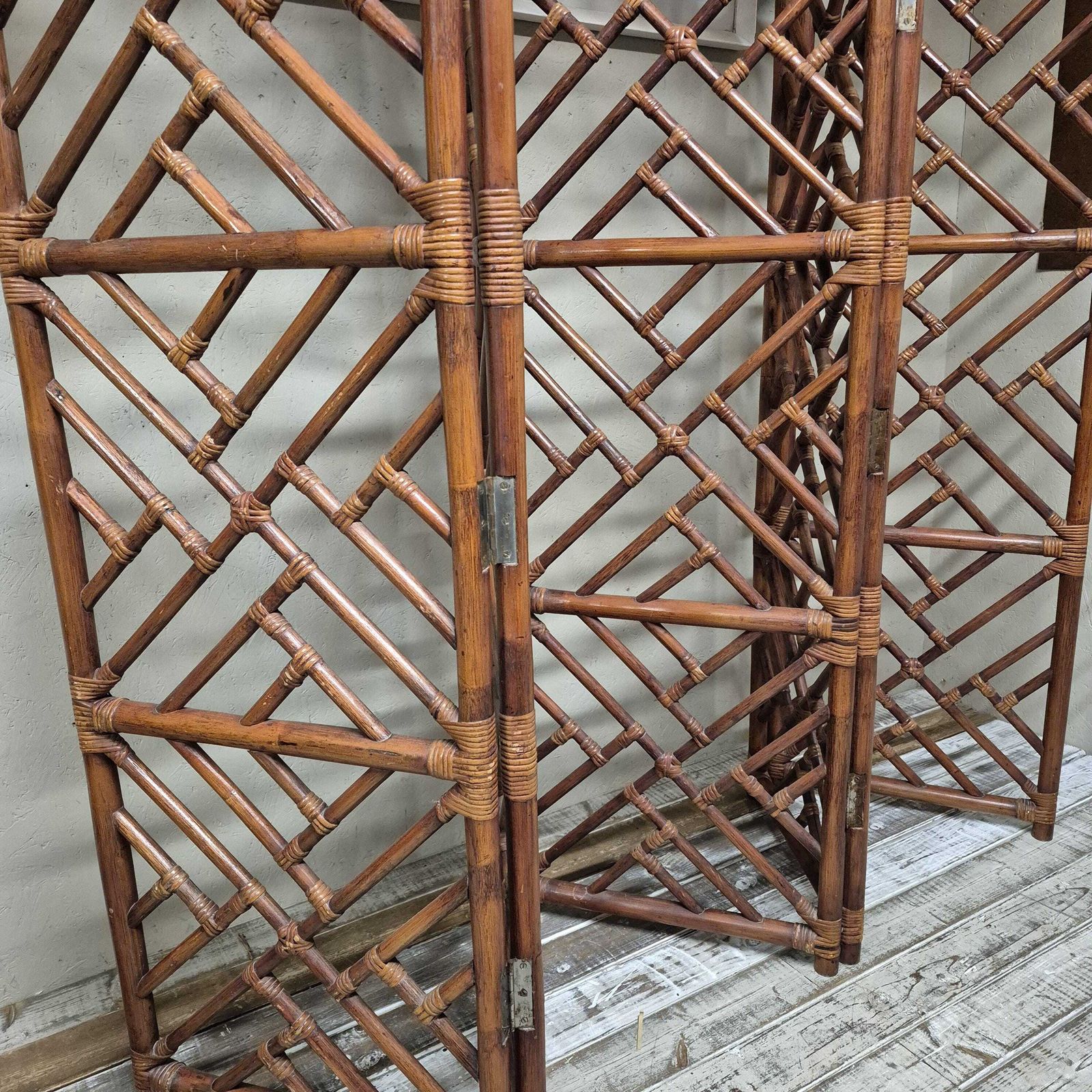 photo vinterior Mid Century Faux Bamboo Folding Room Divider / Discretion Privacy Screen.