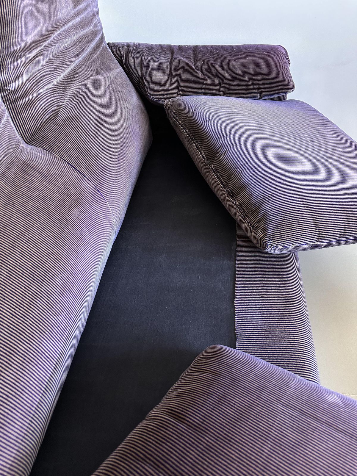 Maralunga Three Seater Sofa By Vico Magistretti For Cassina Purple Velvet photo 2700.0