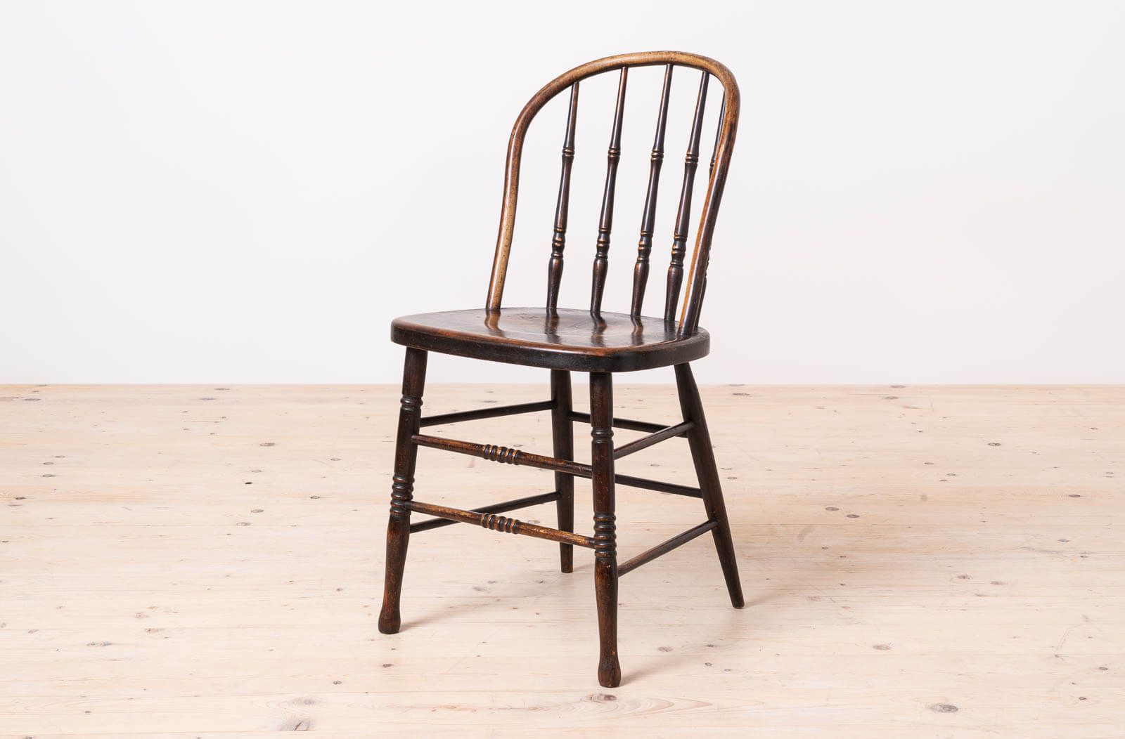 Set Of 4 Countryside Style Dining Chairs, Spindle Back, Rustic Character, Early 20th Century photo vinterior