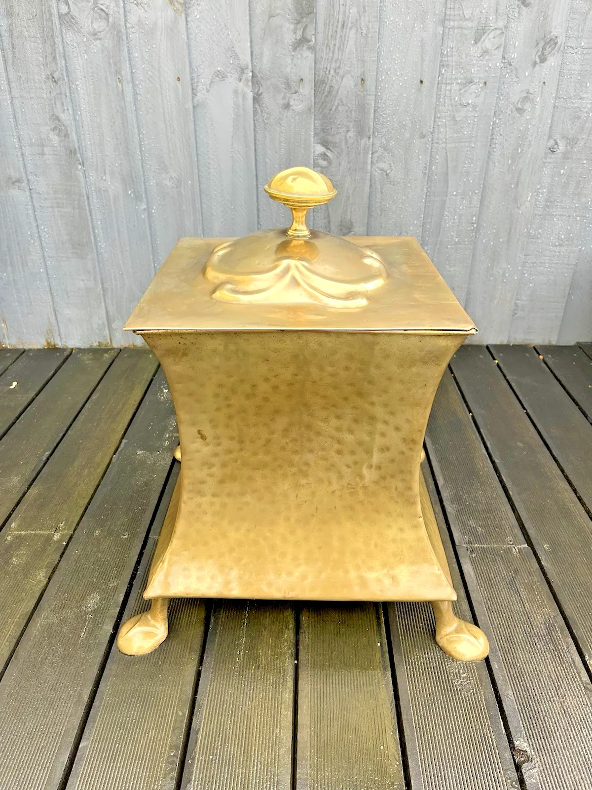 photo furniture Antique Art Nouveau Floral Brass Beaten Riveted Coal Box Scuttle Bucket Log Bin