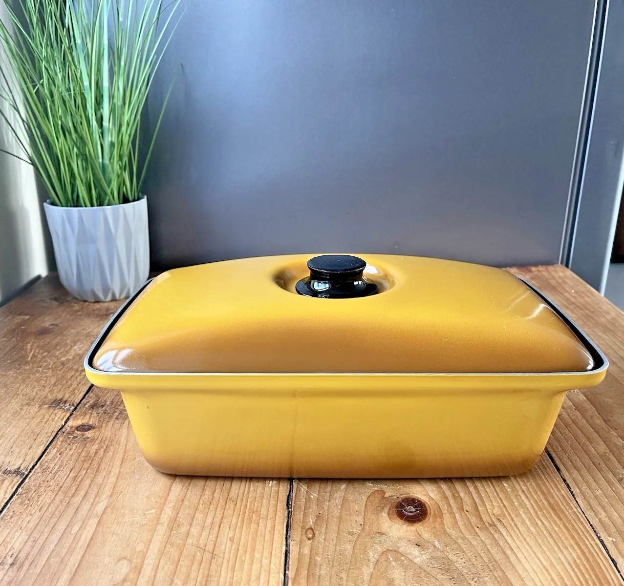 Vintage 60s 70s Tower Enamel Mustard Yellow Casserole Roasting Pan Retro Kitchen photo furniture