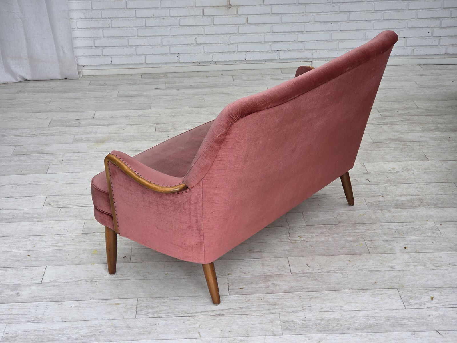 photo vinterior 1970s, 2 Seater Swedish Sofa, Pink Furniture Velour, Beech Wood.