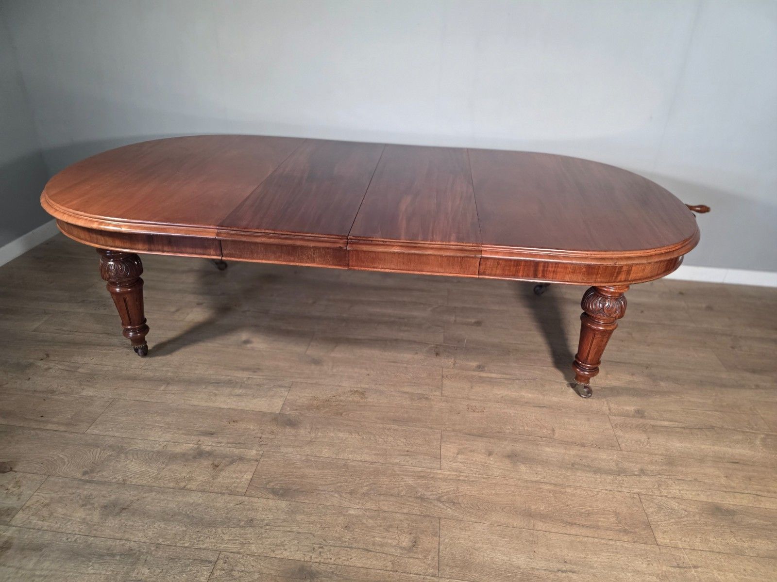 photo vinterior Antique Victorian Mahogany Wind Out Table 1860s.
