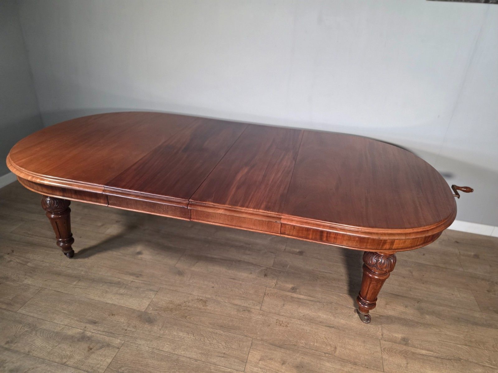 photo vintage Antique Victorian Mahogany Wind Out Table 1860s.