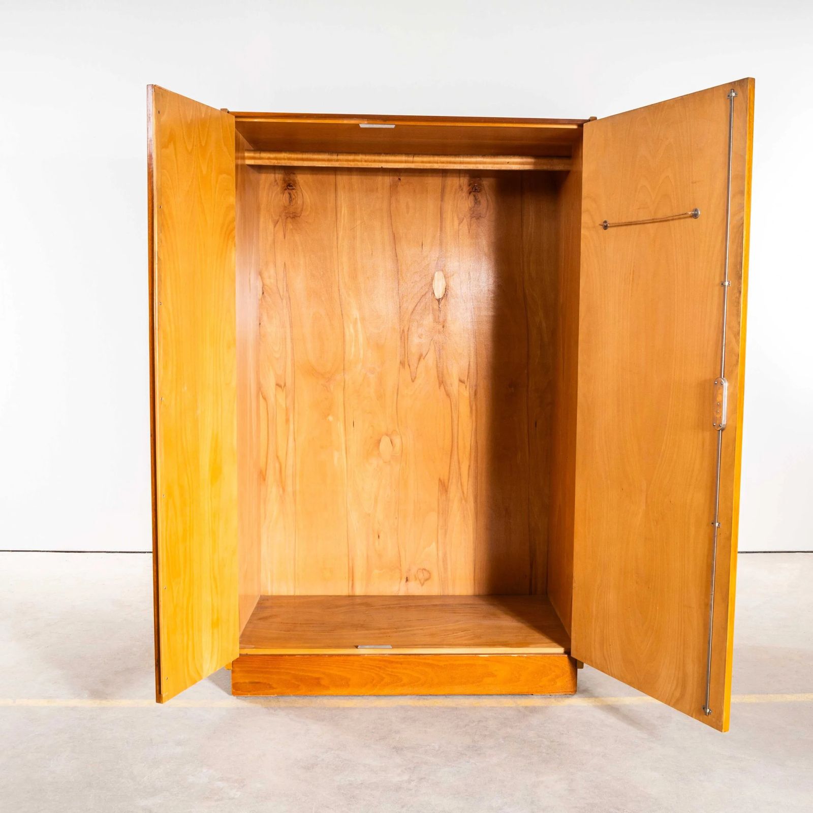 photo furniture 1950’s Large Clean Contemporary Sapele Wardrobe – Up Zavody