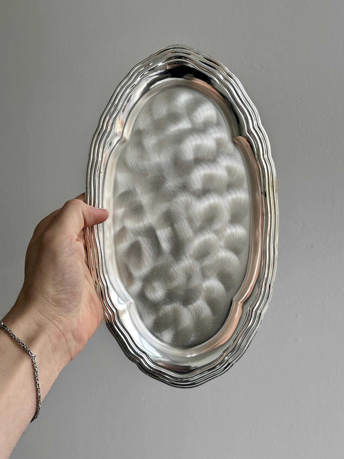 photo furniture Lightweight, Shiny Metal Trays, Elegant Antique Trays, Chic Serving Platter, Refined Table Decoration, Elegant Service