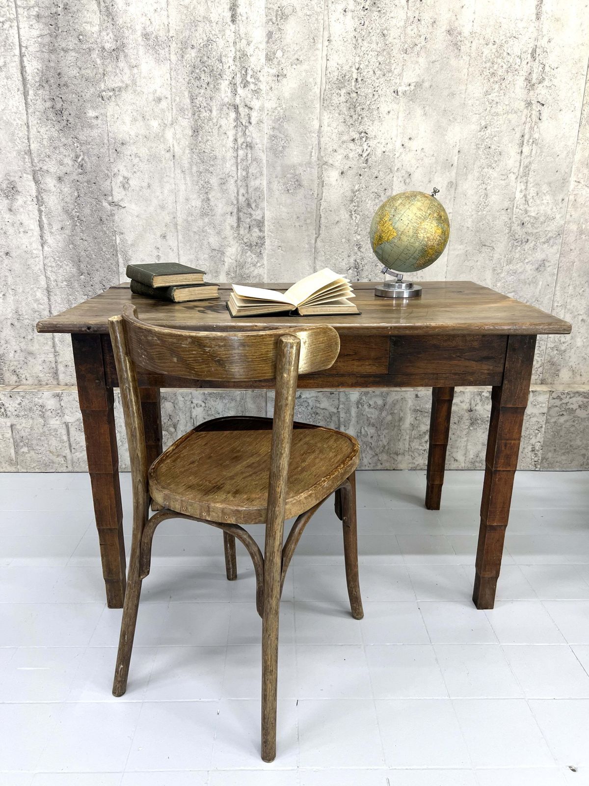 photo furniture 104.5cm Rustic Oak 1930's Bistro Table
