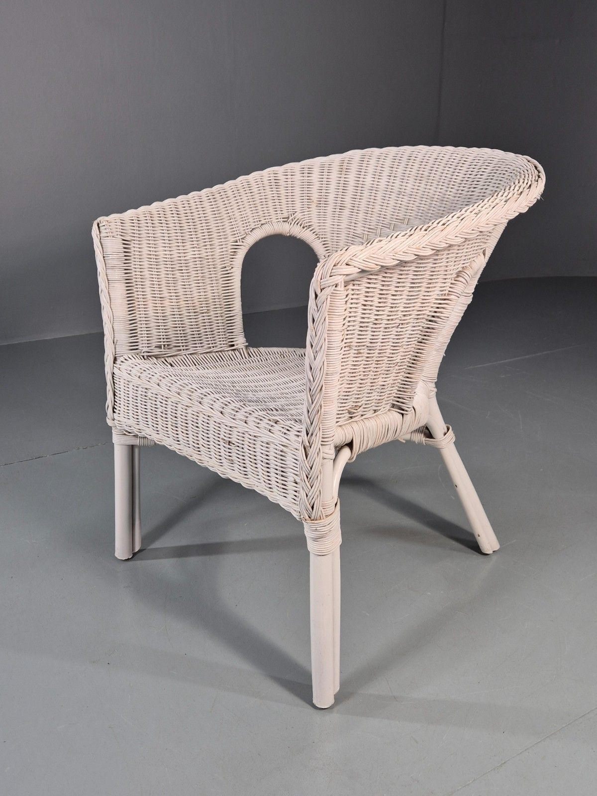 photo vinterior Vintage Rattan Lounge Chair White Painted 1970s Retro Eb11219 Vber