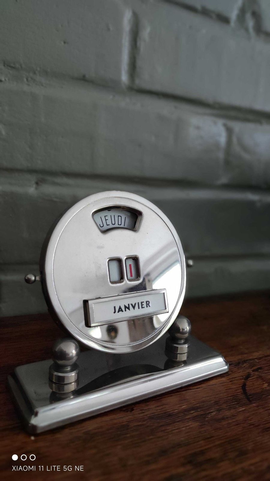 photo vintage Art Deco Chrome Perpetual Calendar Antique Mistral French Desktop Calendar