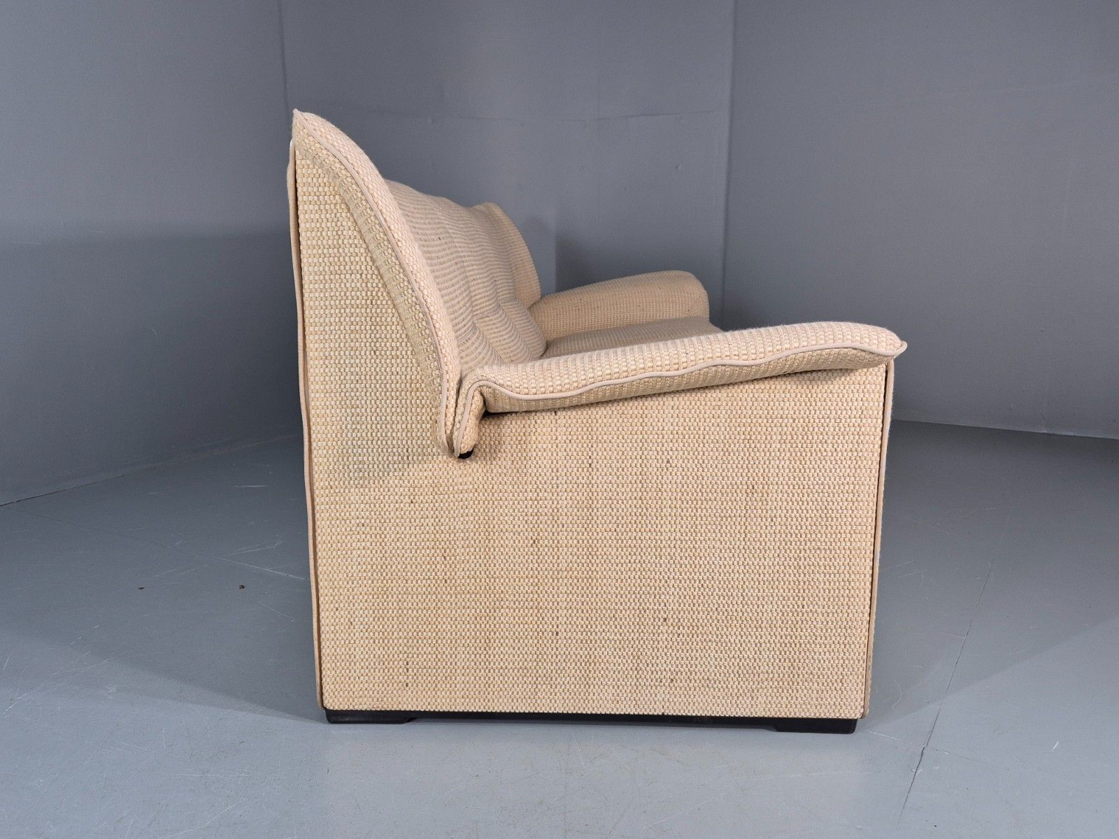 photo buy Afra And Tobia Scarpa For B And B Italia Three Seater Lauriana 80s Eb11005 V3ss
