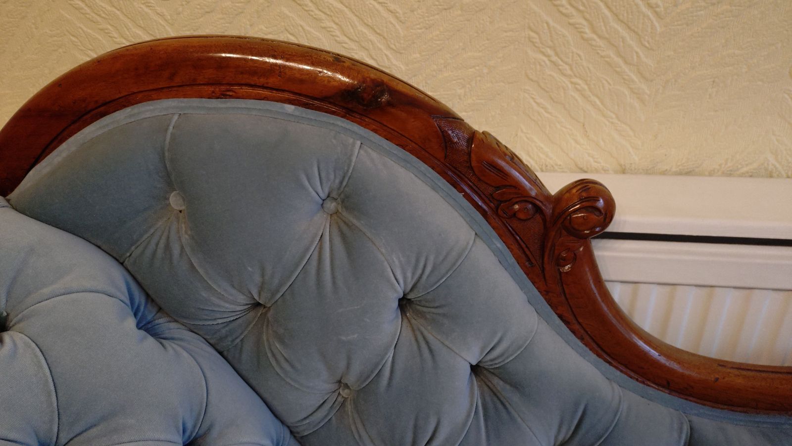 Victorian Velvet Chaise Longe. Excellent Condition. Professionally Re Upholstered. photo for sale