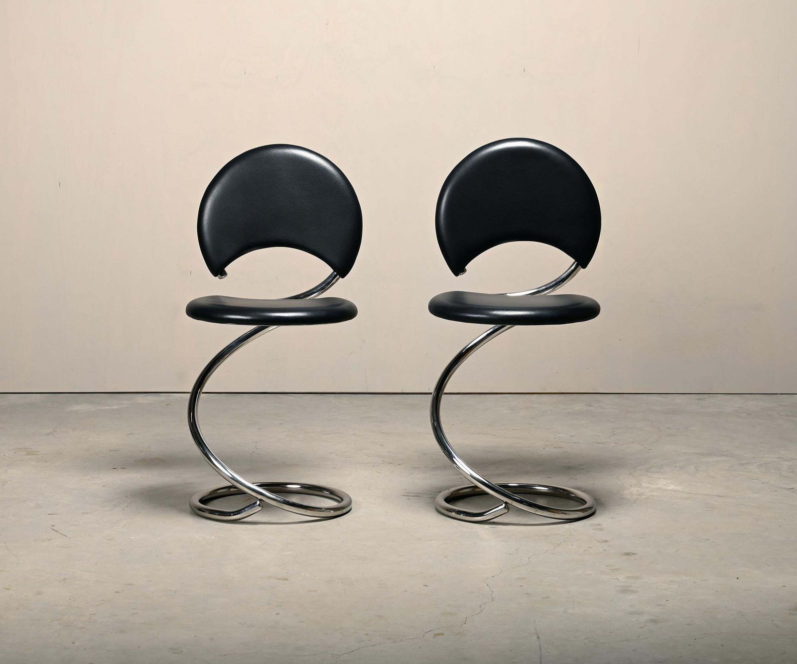 Poul Henningsen Snake Chairs, Model Ph 501 In Chrome And Full Black Leather photo vintage