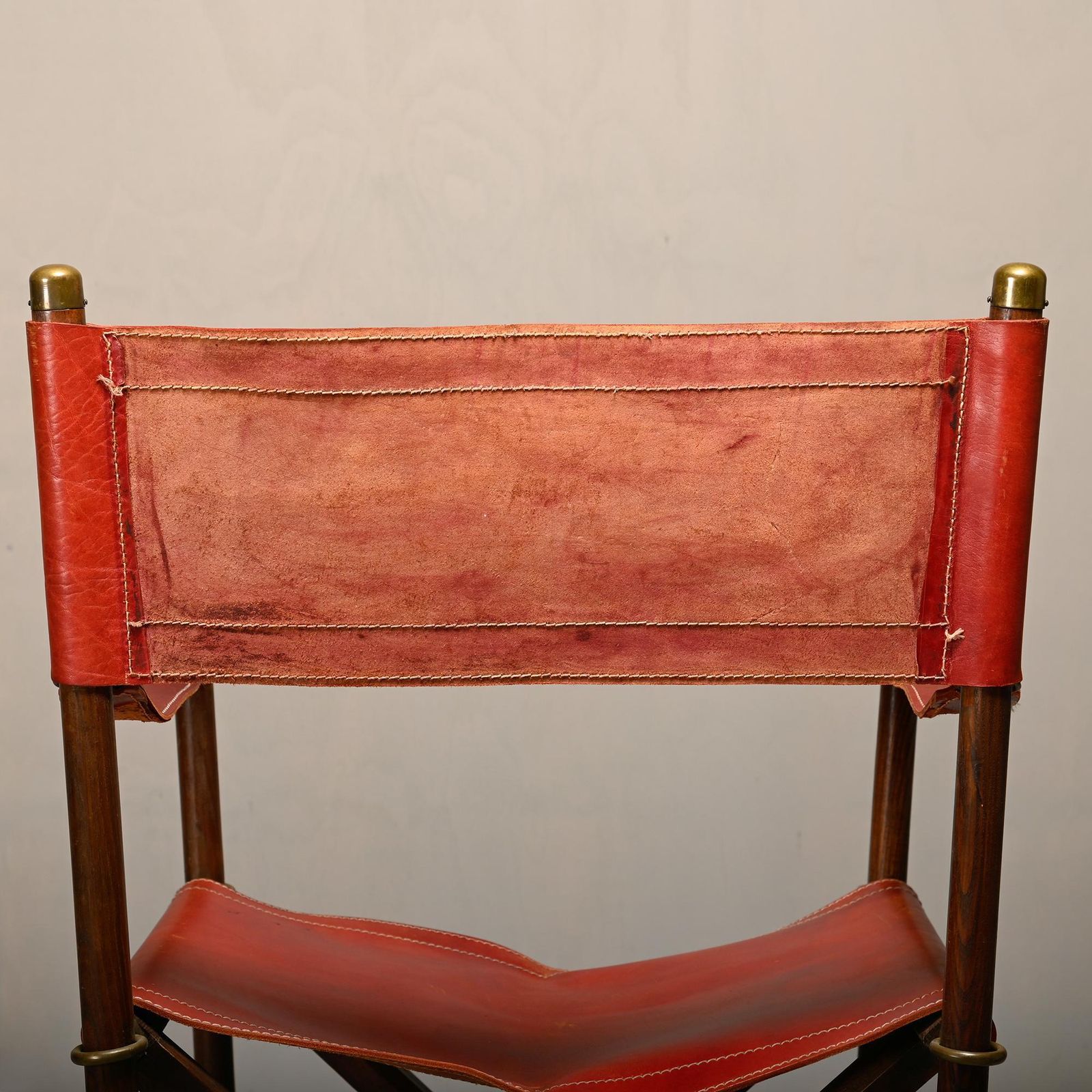 photo vintage Pair Mogens Koch Mk 16 Folding Chair In Oak Wood With Red Leather For Valmazan